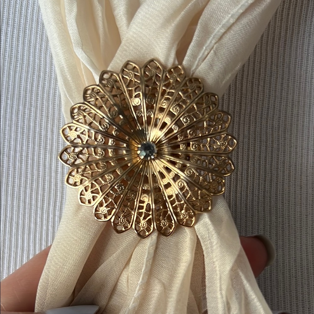 (4/$10) Vintage Jeri-Lou scarf clip